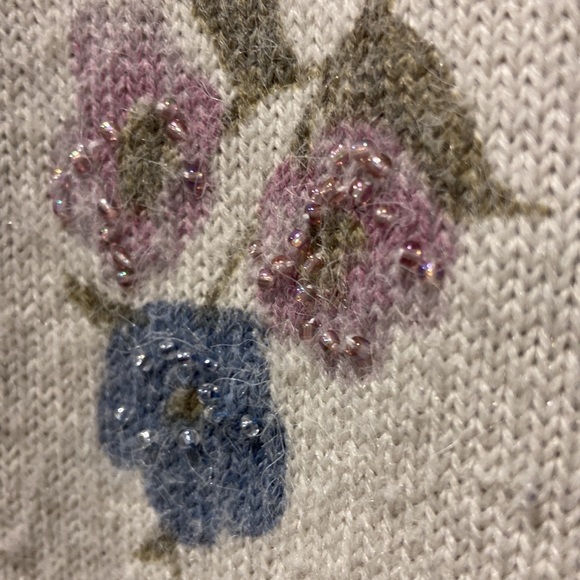 Alfred Dunner Floral print sweater.   Wash and wear.   Tiny beads on front - Picture 3 of 5